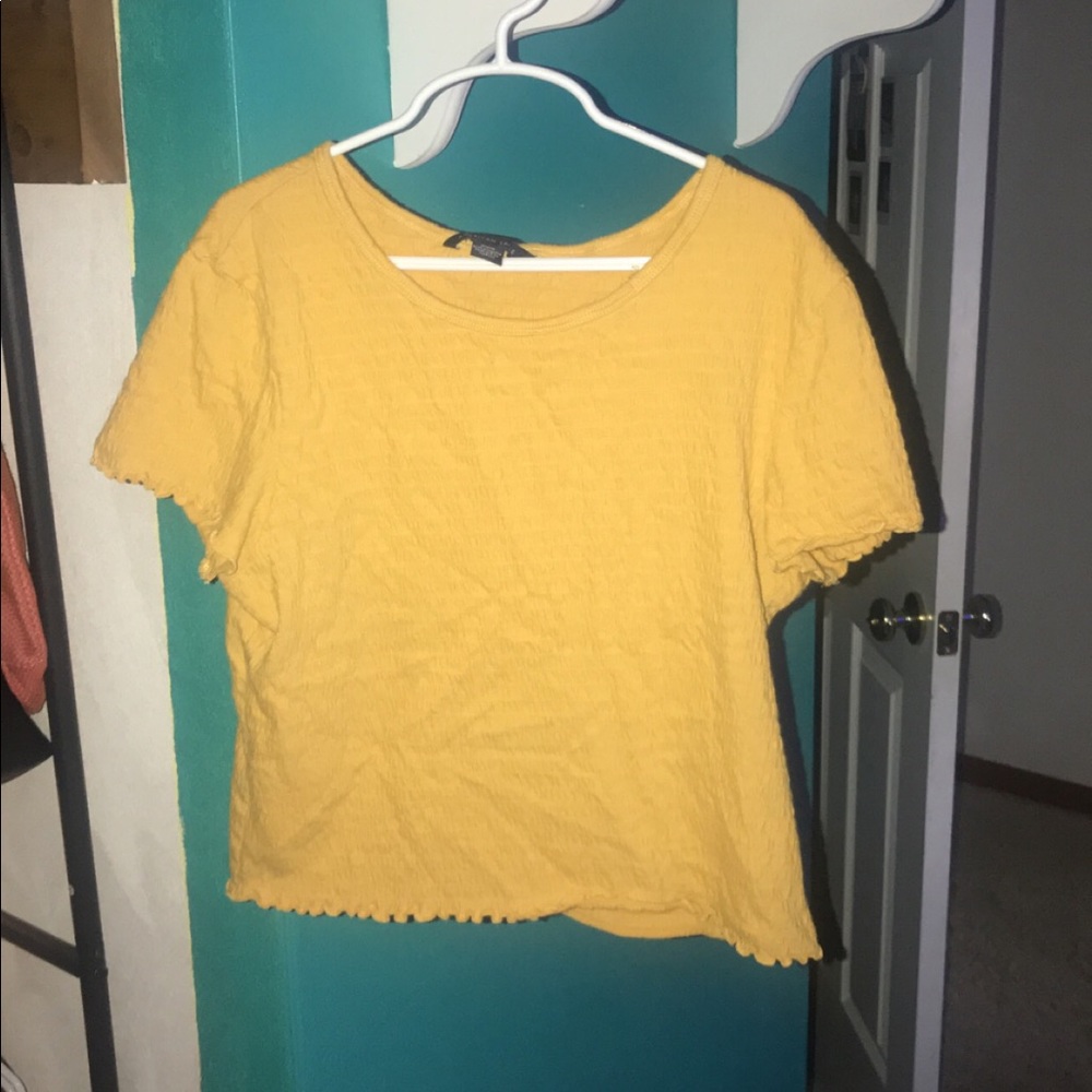 YELLOW AEO CROP TOP